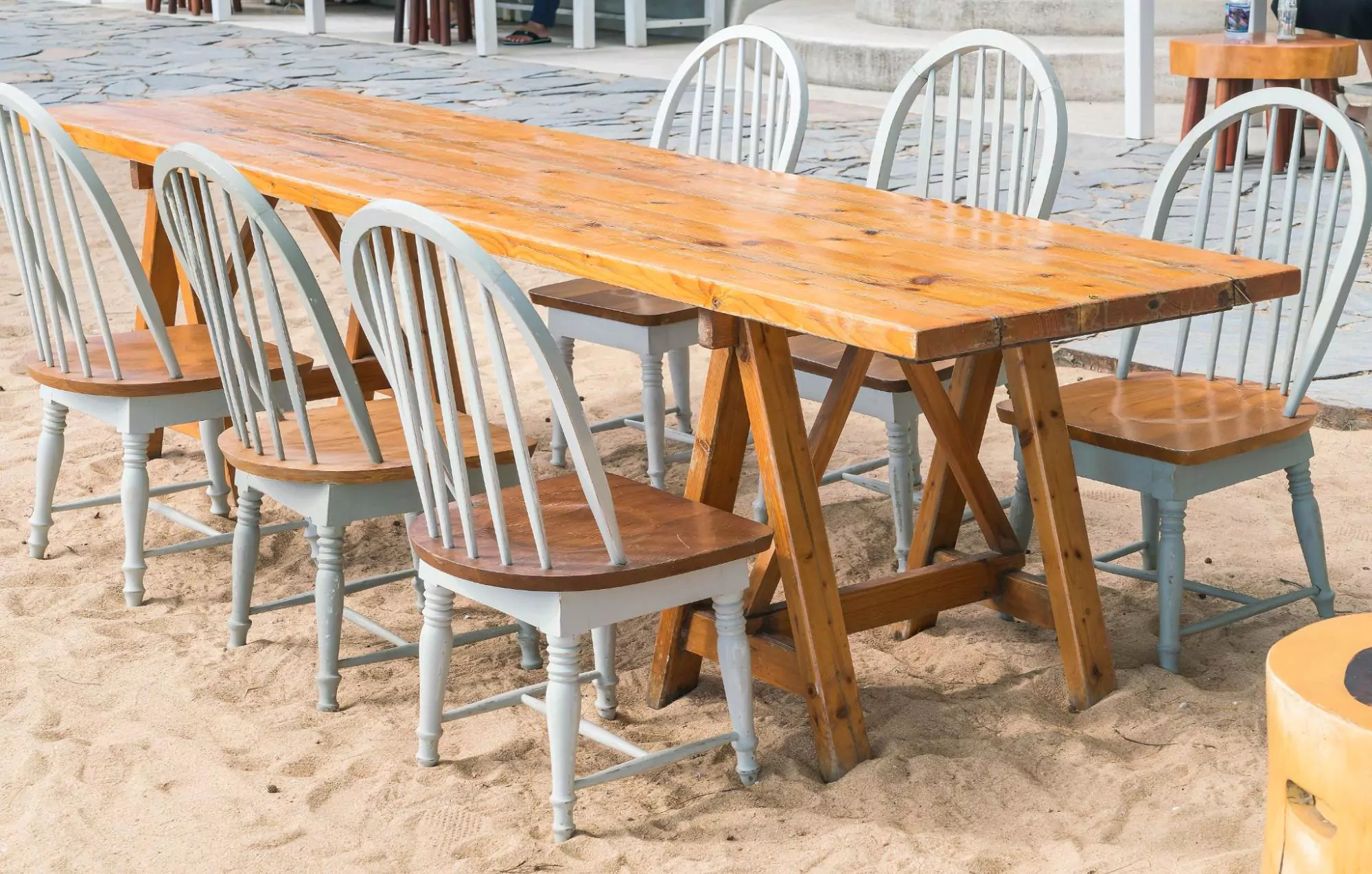Teknik Kombinasi Cat Solid dan Natural pada Furniture Kayu, Tips Rapi dan Estetik